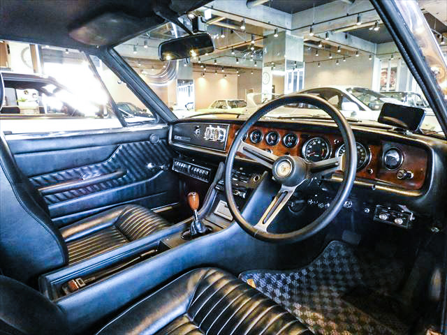 117クーペ　室内