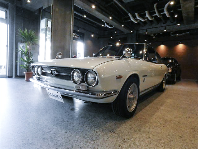 2117クーペ　左斜め前